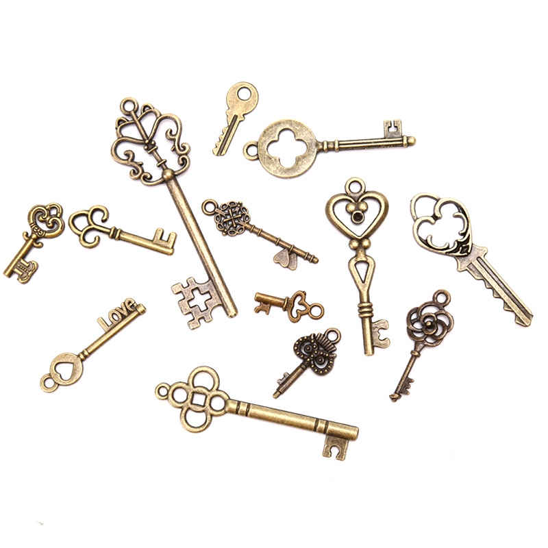 [LA] 13 pièces de breloques cl - Jewelry Making In La avis et prix