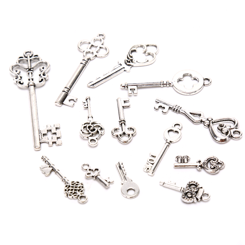 [LA] 13 pièces de breloques cl - Jewelry Making In La avis et prix