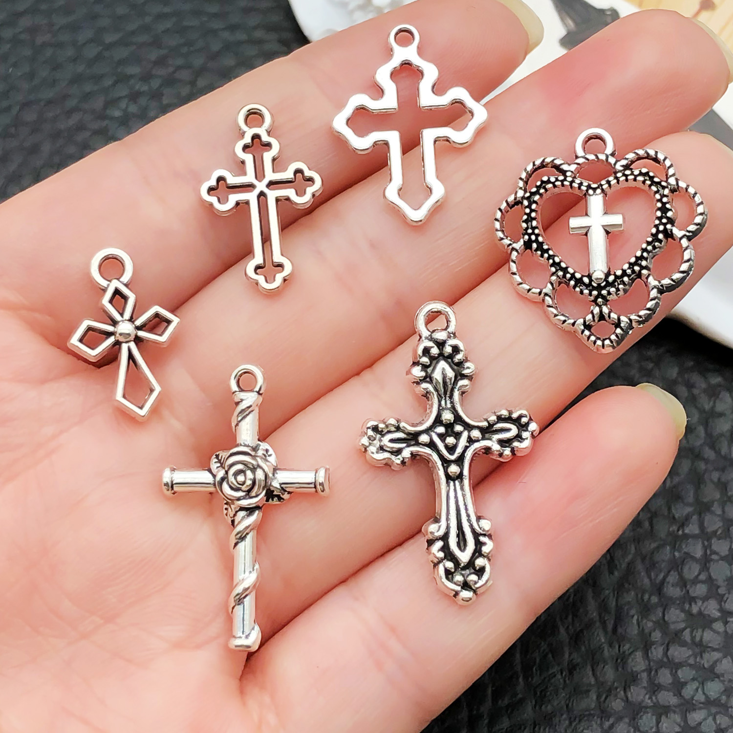 Assortiment de pendentifs croi - Jewelry Making Degree avis et prix